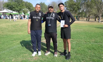 Entrenadores de las escuelas del deporte se capacitan en clínica especializada de futbol