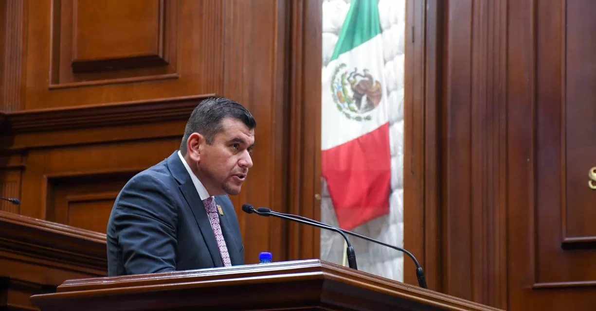 Presenta diputado Adán Valdivia iniciativa para prevenir la insuficiencia renal desde el sistema educativo